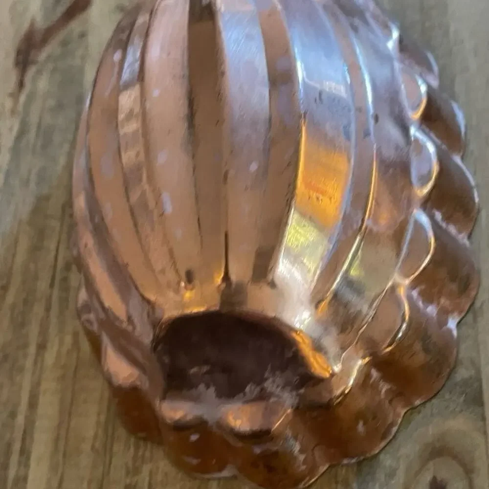Vintage ODI solid copper melon shaped mold with brass hook 5-1/2”